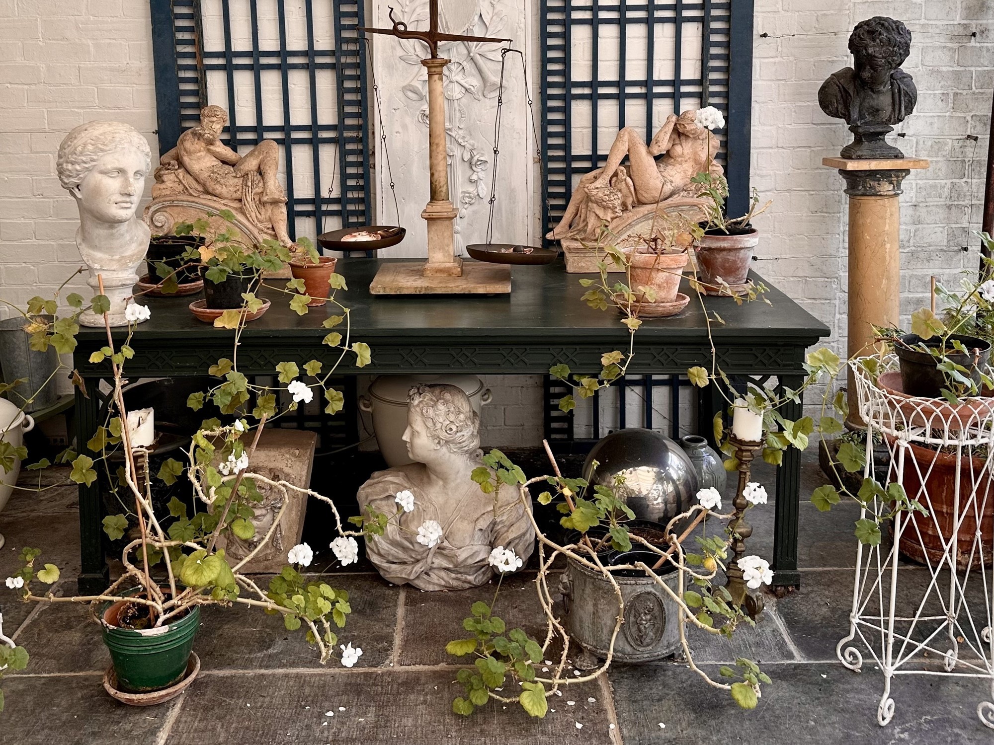 Royalty, Antiques & Fine Art.  Incorporating The Weeks Collection, Moat House, Monewden